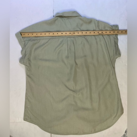 Tilley pale green pin striped, summer, button down shirt. Lg, lyocel - Picture 4 of 9